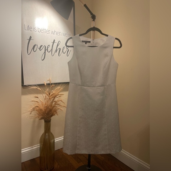 Jones Wear White Dress - Floral Patterned Fabric - Picture 3 of 13